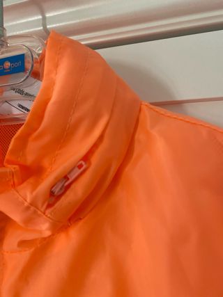 Chubasquero Joma con gorro mujer naranja