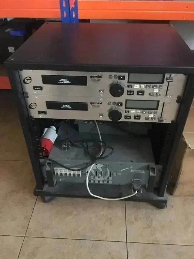 MUEBLE SONIDO CON 2 REPRODUCTORES GEMINI CDX-601