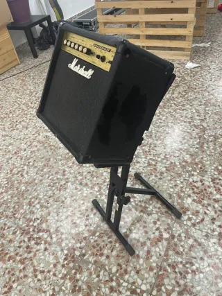 Marshall Valvestate VS15R amplificador con aplique