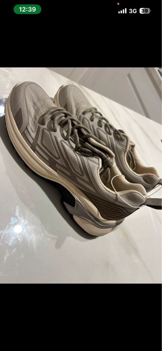 Zapatillas Oysho trail beige/gris