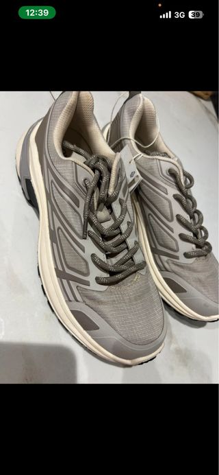 Zapatillas Oysho trail beige/gris