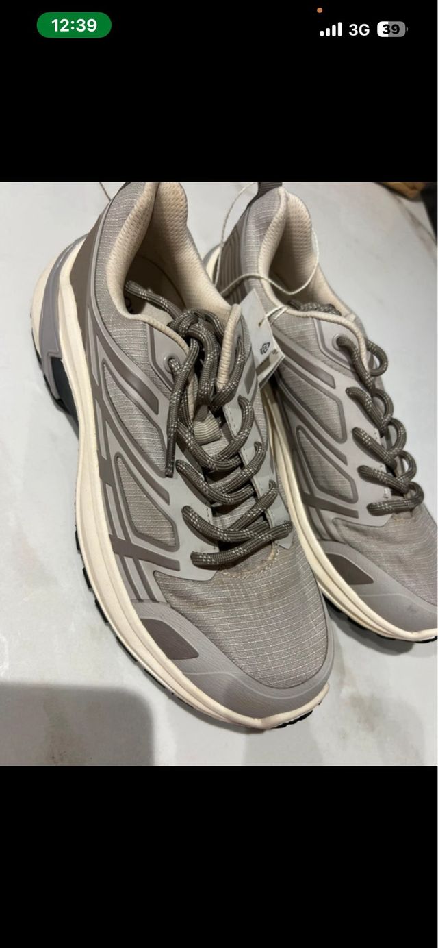 Zapatillas Oysho trail beige/gris