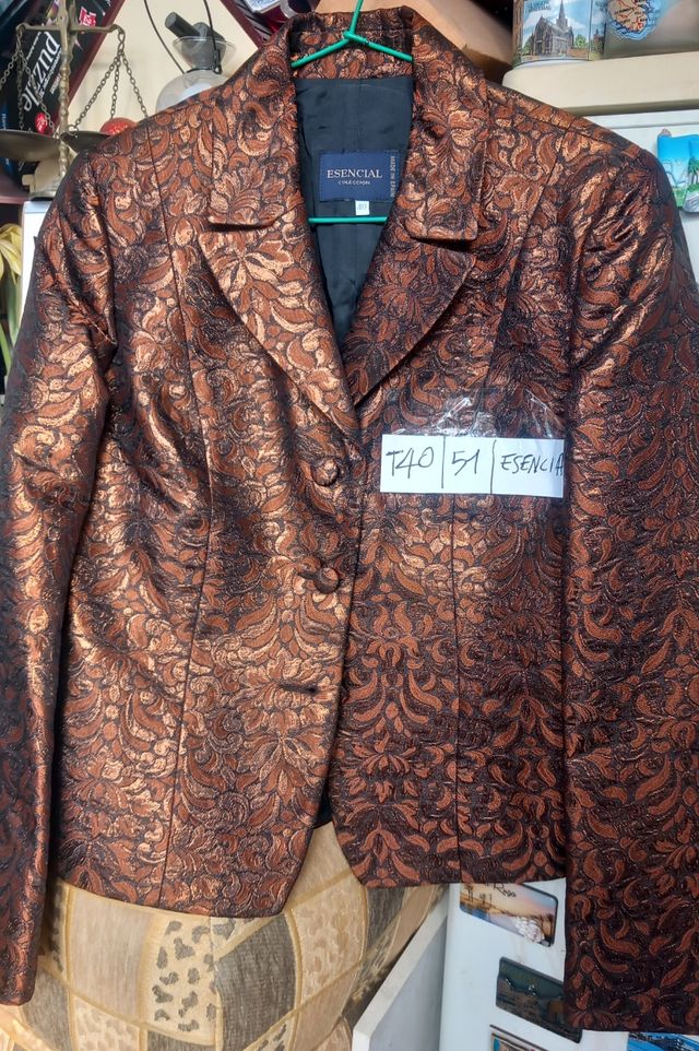 51- Anericana marron negro y dorado, 40