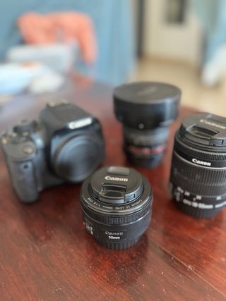 Canon 700D + Lente 18-55mm + 2 Baterías