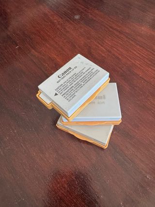 Canon 700D + Lente 18-55mm + 2 Baterías