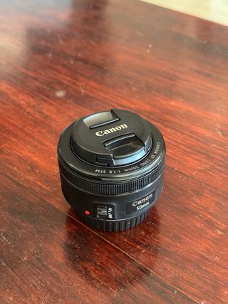 Canon 700D + Lente 18-55mm + 2 Baterías