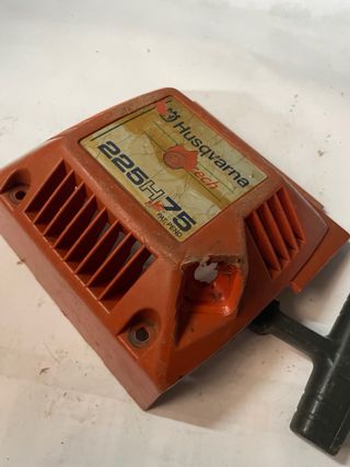 Tapa Arranque y Tirador Husqvarna 225H75