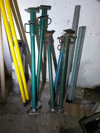 Puntales de obra metálicos