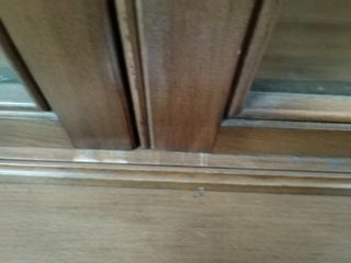 VITRINA DE MADERA OSCURA VINTAGE