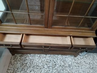 VITRINA DE MADERA OSCURA VINTAGE