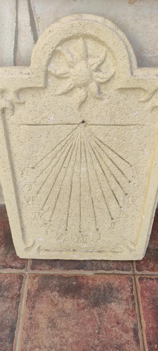 Reloj de Sol de Piedra