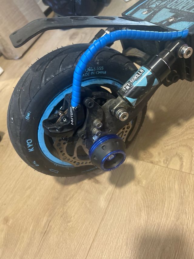 Patinete eléctrico Red Bull