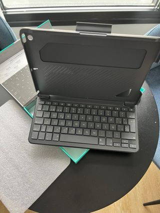 Logitech Teclado Slim Folio iPad 5ª/6ª Gen