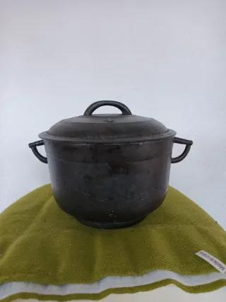 Olla pequeña de hierro forjado