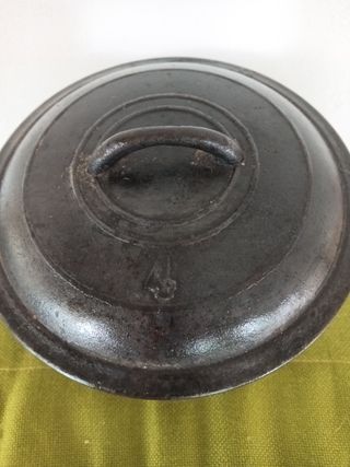 Olla pequeña de hierro forjado