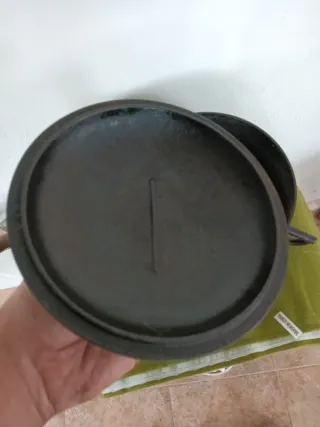 Olla pequeña de hierro forjado