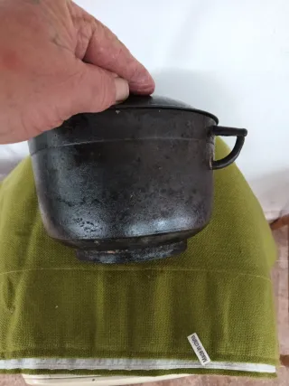 Olla pequeña de hierro forjado