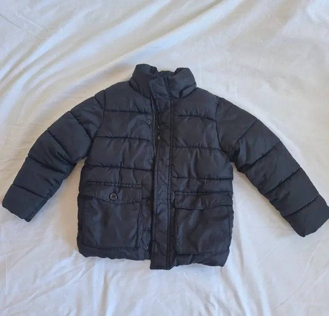 Chaquetón negro acolchado