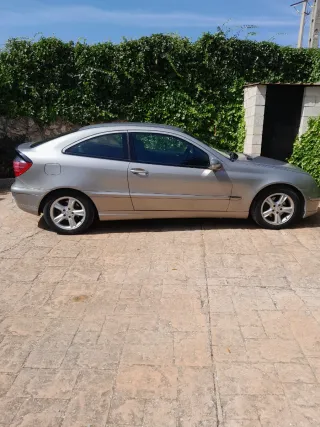 Mercedes-Benz Clase C 2004