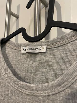 Top Zara Gris sin Mangas Talla M