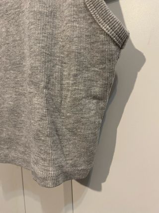 Top Zara Gris sin Mangas Talla M