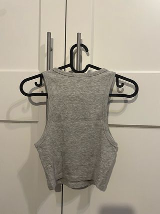 Top Zara Gris sin Mangas Talla M