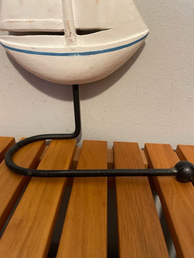 Portarotolo vintage in legno e metallo.