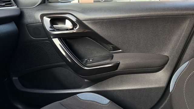 Peugeot 208 1.6 HDi 92CV Allure