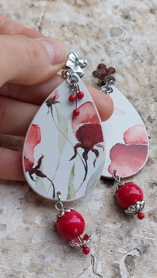 Pendientes florales en rojos y blancos
