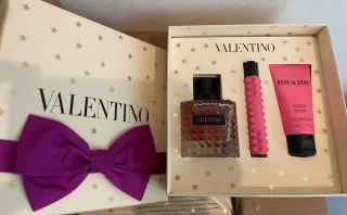 Estuche Valentino Perfume Rosa y Dorado