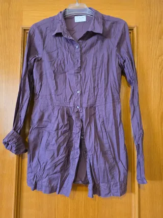 Camisa morada con detalle faldero