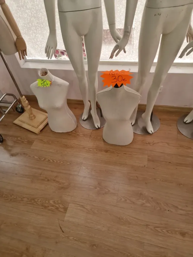 Maniquíes de tienda varios modelos