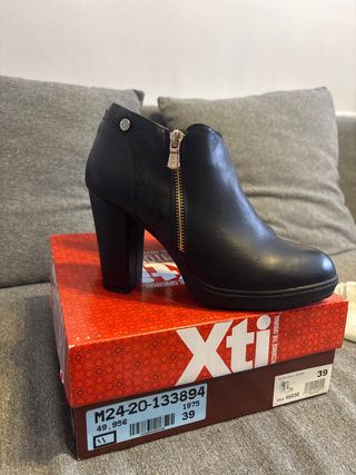 Botines Xti Tacón Talla 39 Negro