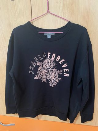 Sudadera Primark Negra Flores Rosa Talla M