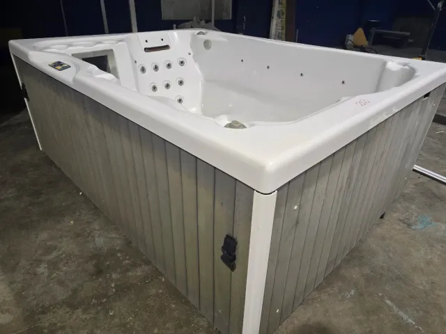 Jacuzzi 3 asientos + GARANTIA + TAPA + ESCALERA