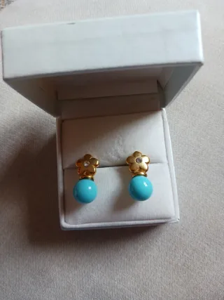 Pendientes flor baño oro y turquesa.



 
 

