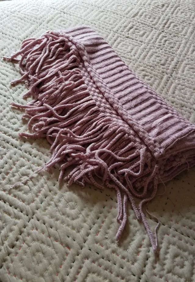 Manta multiusos rosa com franjas