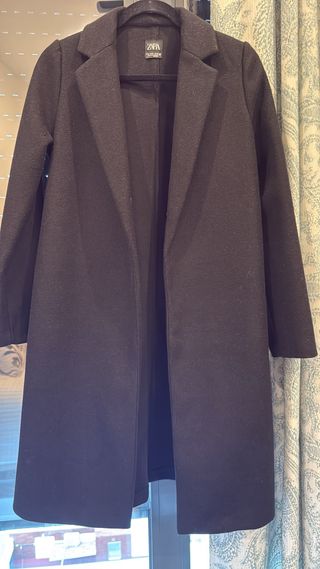 Abrigo largo negro Zara