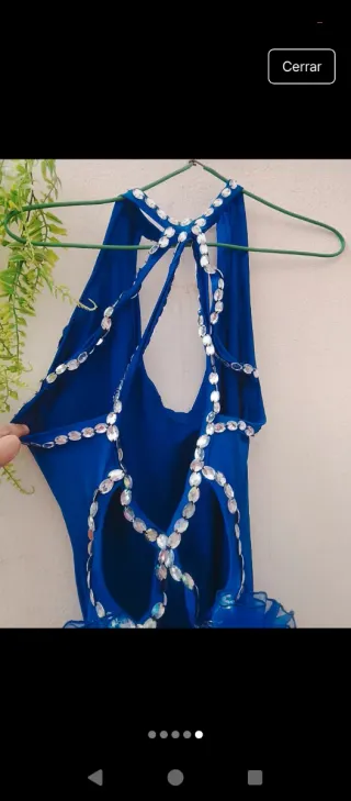 Vestido fiesta azul con brillos y volantes