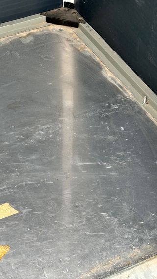 Caseta de resina Mara con suelo a medida aluminio