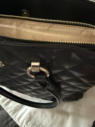 Bolso Guess Negro Acolchado