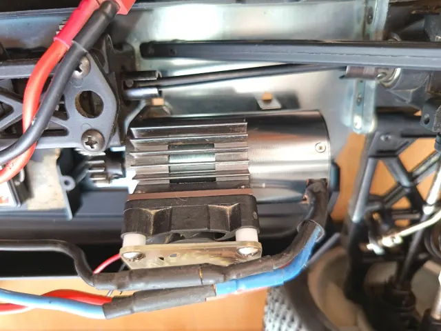 Auto RC con telecomando La do con una batteria e la sua auto