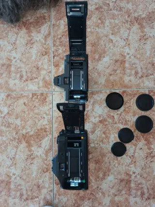 2 Yashica, 300 y 230-AF, 28mm 2.8 y 80-200mm 4-4.8