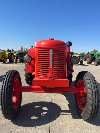 Tractor David Brown Cropmaster Rojo Clásico
