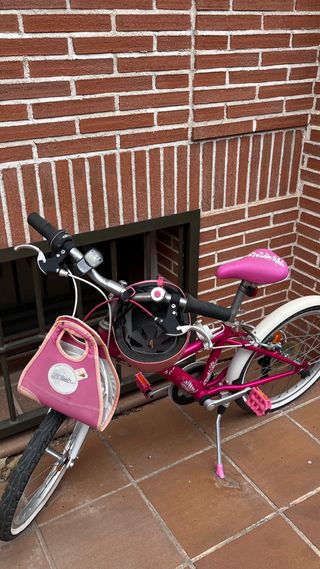 Bicicleta infantil rosa y blanca