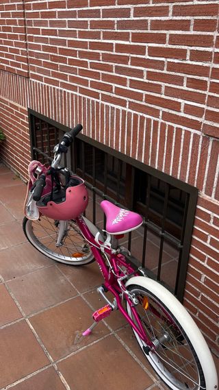 Bicicleta infantil rosa y blanca