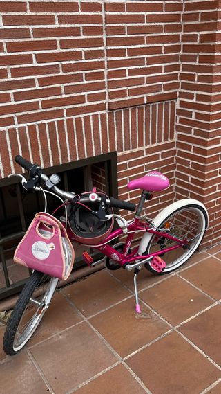Bicicleta infantil rosa y blanca