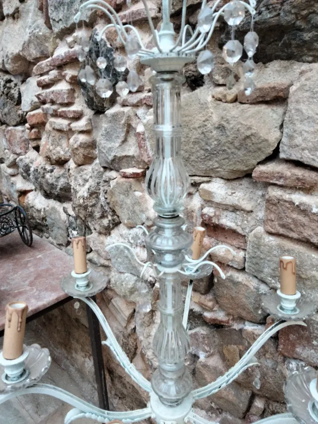 Lámpara de bronce y cristal pintada en blanco