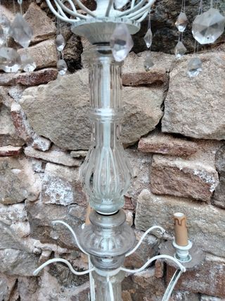 Lámpara de bronce y cristal pintada en blanco