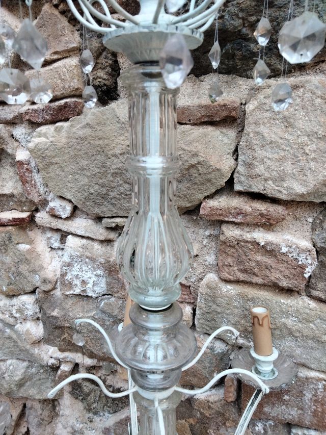 Lámpara de bronce y cristal pintada en blanco